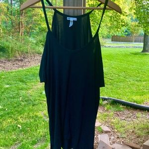 Scoop Neck/Cold Shoulder Tee. Size M. Black